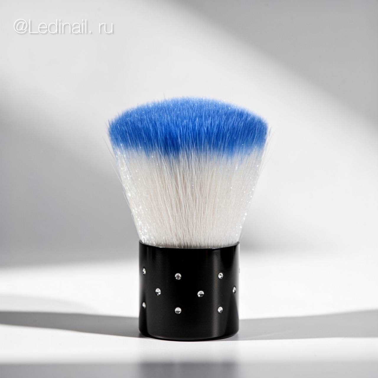 Щетка сметка со стразами №6