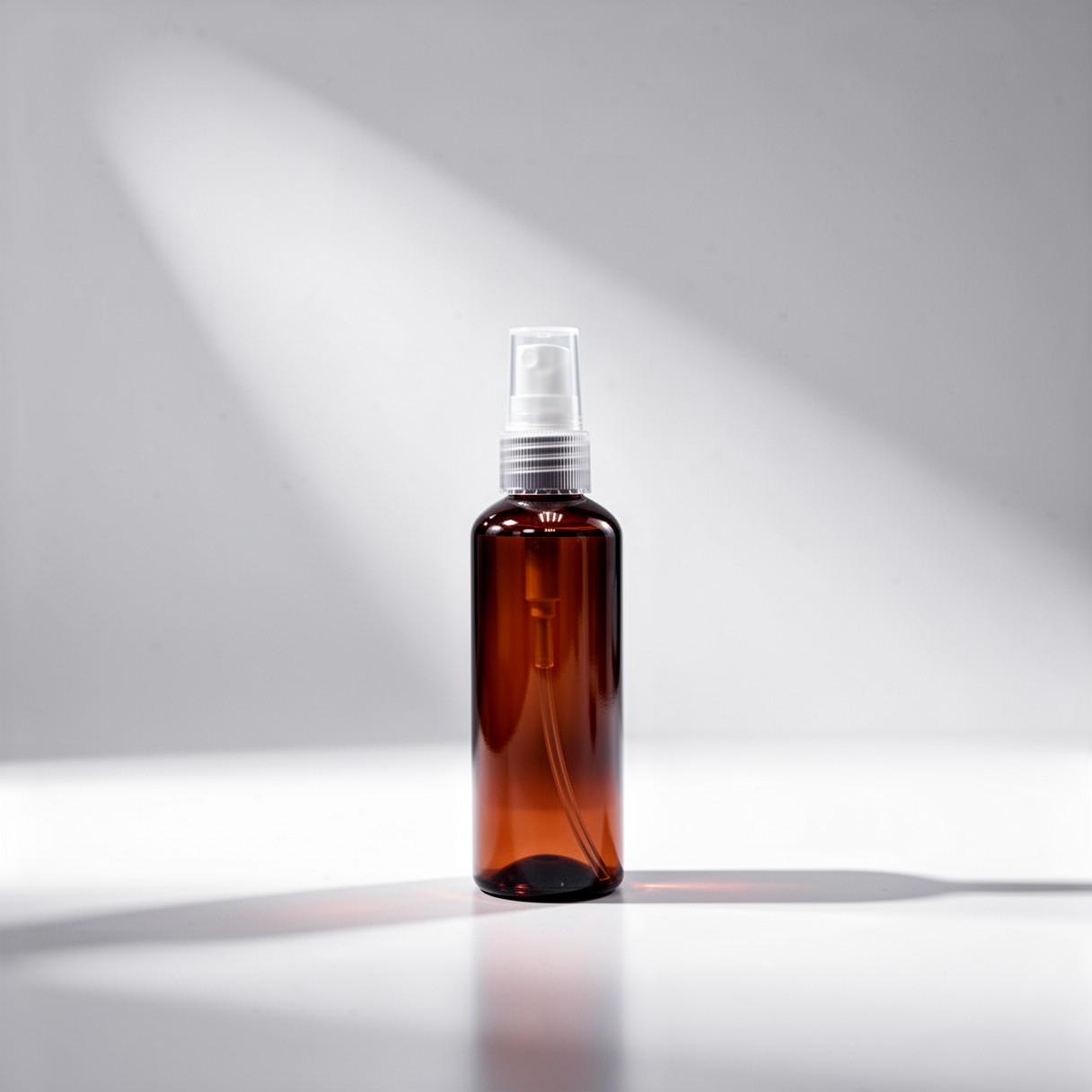 Пластиковый дозатор-спрей коричневый 100 мл