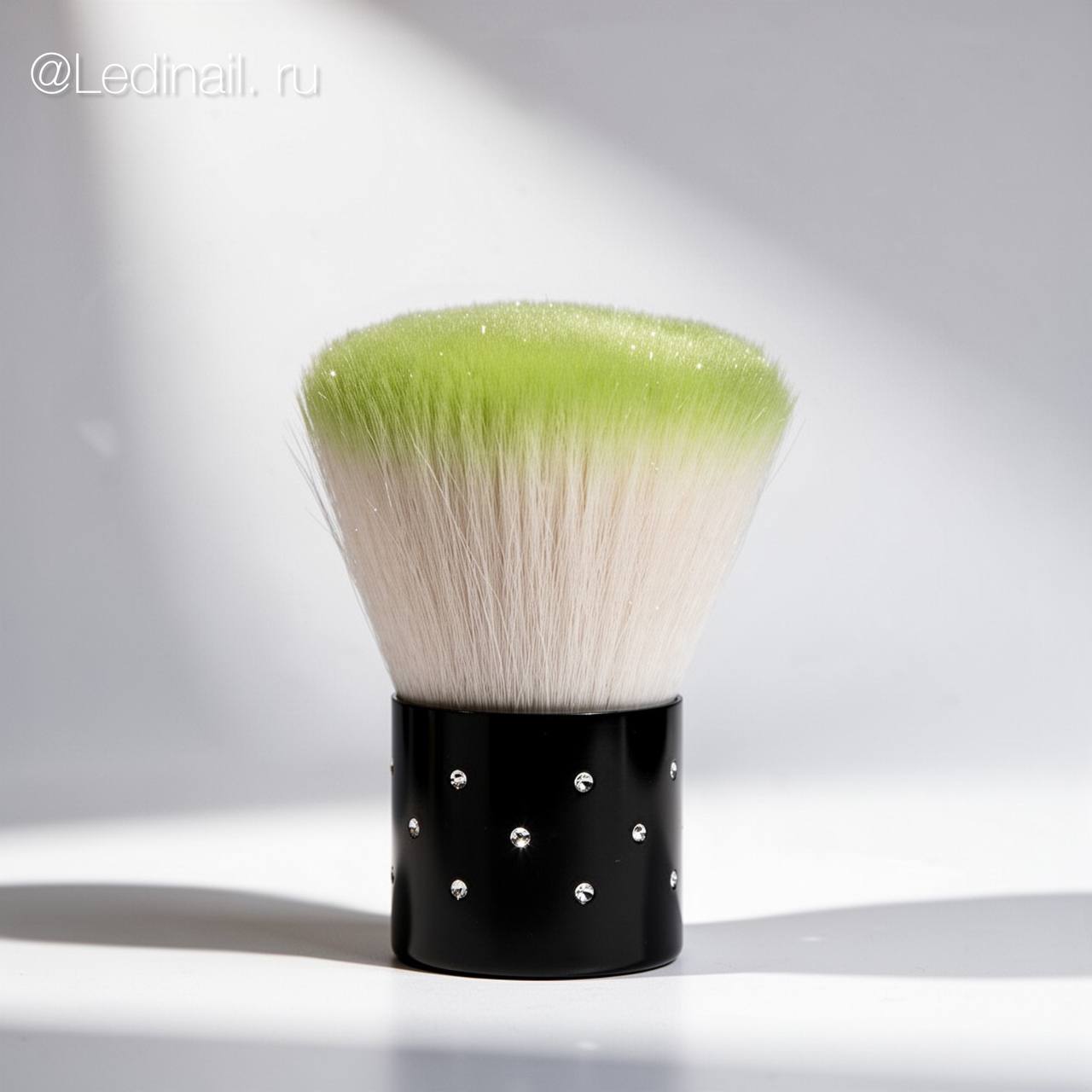 Щетка сметка со стразами №4