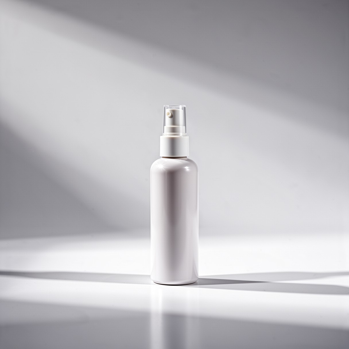 Пластиковый дозатор-спрей белый 100 мл